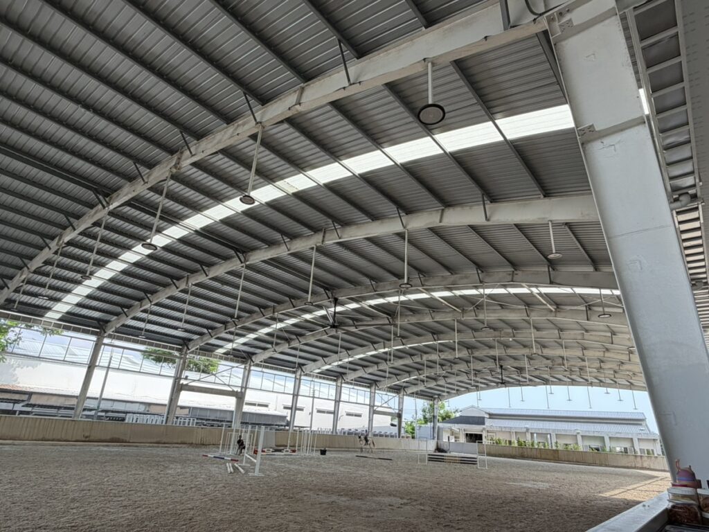 IYARA WANICH รับสร้างสนามกีฬาในร่ม EASYBUILD